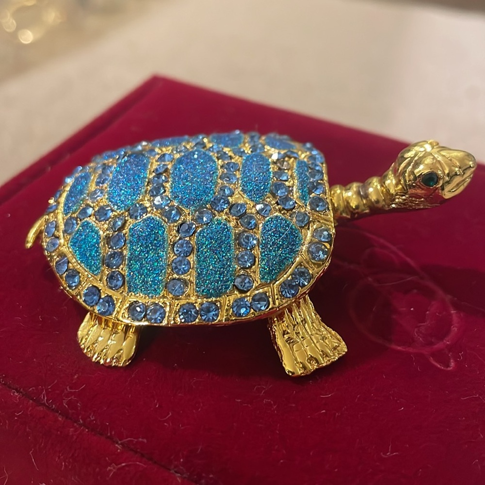 Sparkly turtle trinket box